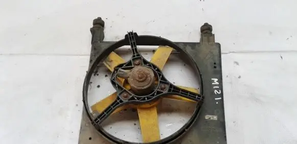 Radiator cooling fan shroud