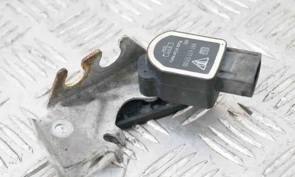 Rear air suspension level height sensor