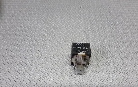 Volkswagen PASSAT B5 Other relay 443951253J
