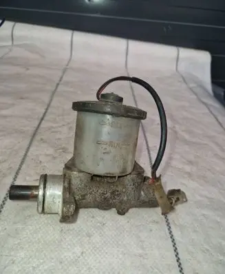 Suzuki Samurai Master brake cylinder