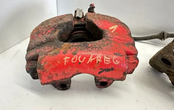 Volkswagen Touareg I Front brake caliper
