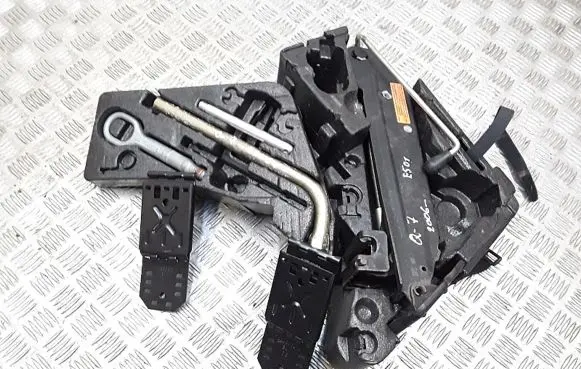 Audi Q7 4L Tool set 4l0012113c