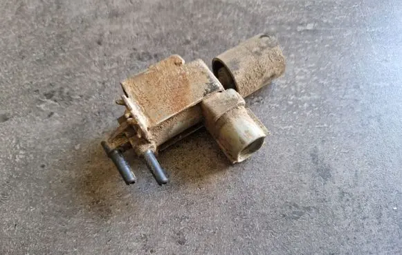 Toyota Hilux (AN10, AN20, AN30) Turbo solenoid valve