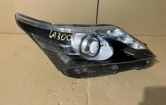 Toyota Avensis T270 Headlight/headlamp 10000-17687