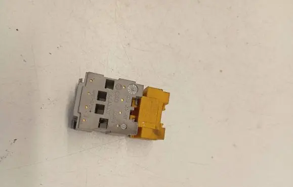 Volkswagen Transporter - Caravelle T4 Other relay 3A0937517 HMM3
