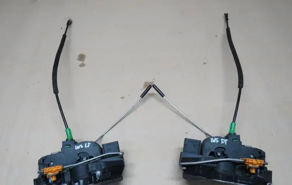 Opel Insignia A Rear door lock 