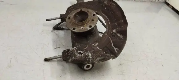 BMW M5 Front wheel hub 2284432 6853859