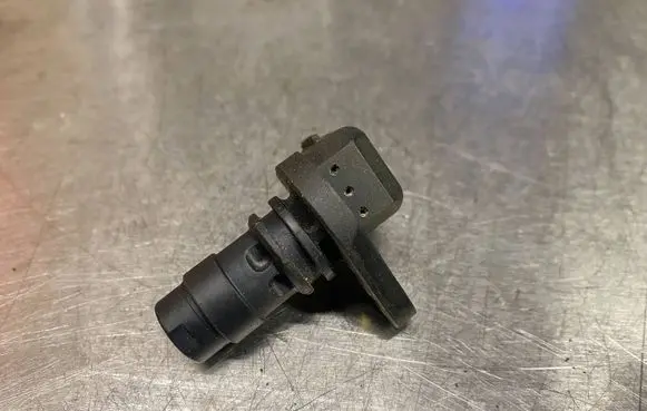 Volvo V70 Camshaft position sensor 8627354