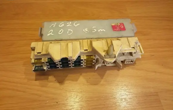 Mazda 626 Fuse module 2E16A