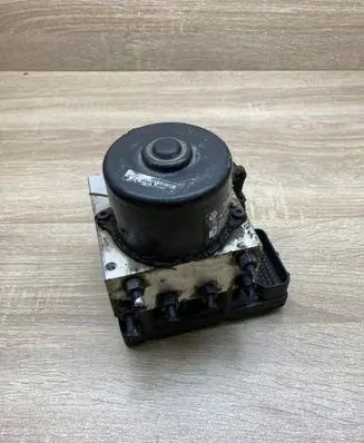 Volkswagen Golf IV ABS Pump 1J0907379G 1J0614117C