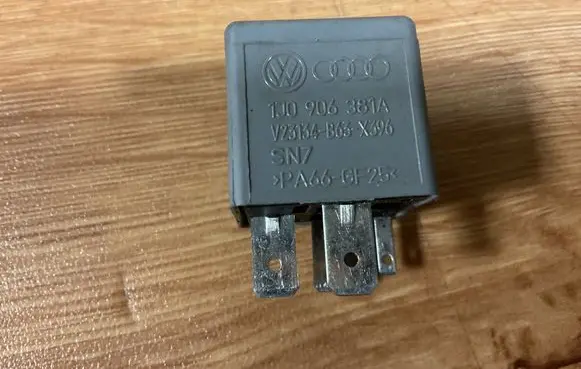 Volkswagen Golf IV Other relay 1J0906381A