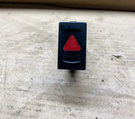 Volkswagen PASSAT B5 Hazard light switch 3B0953235D