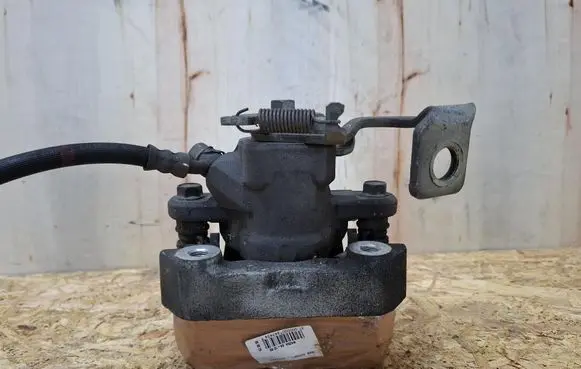 Toyota Prius (XW30) Rear brake caliper 