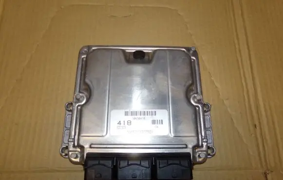 Volvo S40, V40 Engine control unit/module 0281011087