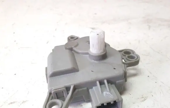 KIA Sorento Air flap motor/actuator EA1F1DN8AB02