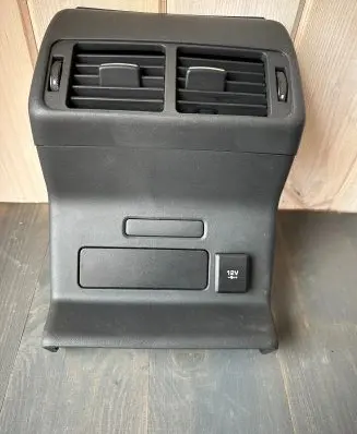 Rear air vent grill