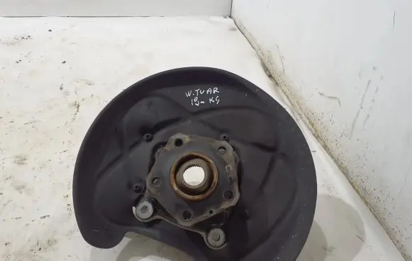 Rear wheel hub