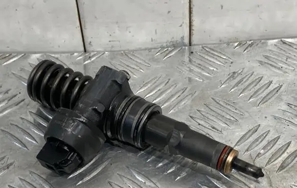 Volkswagen Caddy Fuel injector 038130073BR