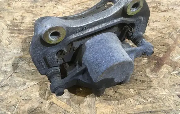 Chevrolet Camaro Front brake caliper