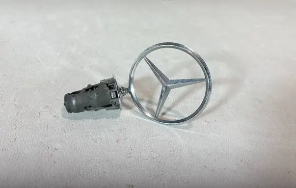 Mercedes-Benz E W124 Manufacturer badge logo/emblem 