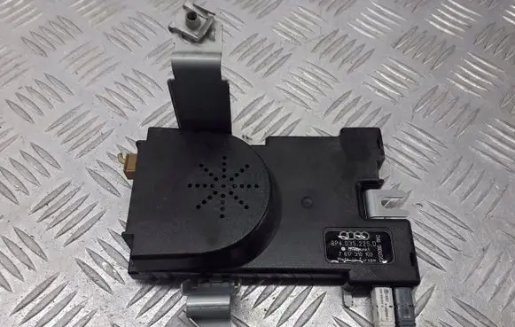 Audi A3 S3 8P Sound amplifier 8P4035225D