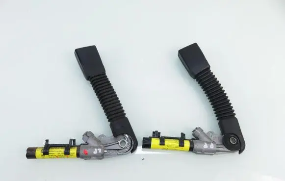 BMW X3 E83 Front seatbelt buckle 33027345