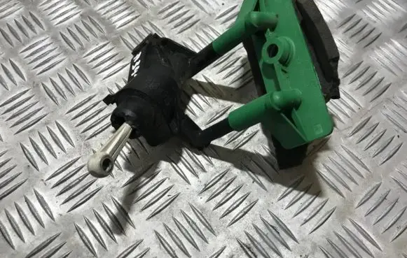 Ford Focus Clutch master cylinder 98av7a543af 98av-7a543-af