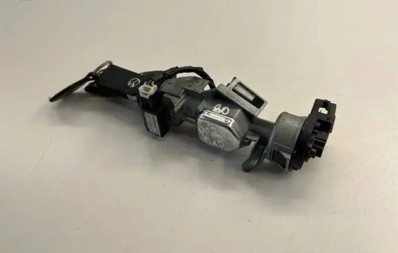 Mazda 3 II Ignition lock C23666938B X1T26471A