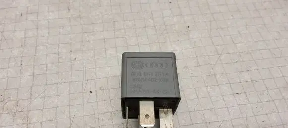 Volkswagen PASSAT B5 Other relay 8D0951253A