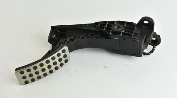 Mercedes-Benz ML W164 Accelerator throttle pedal A1643000104
