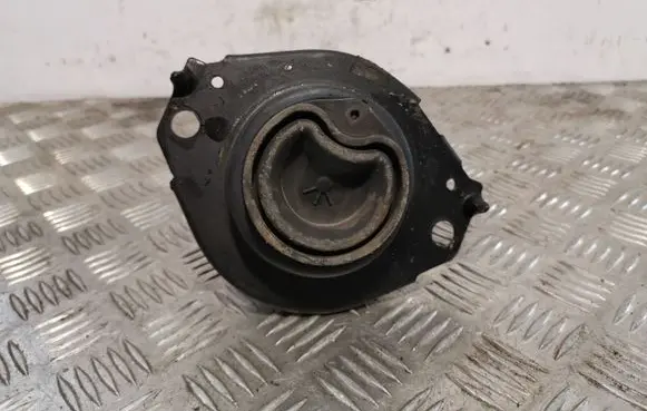 Jeep Grand Cherokee Engine mount bracket