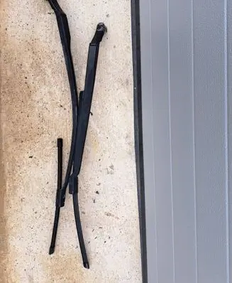 Toyota Avensis T270 Front wiper blade arm 799831 3392125686 799832
