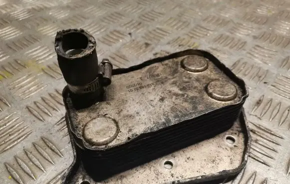 Mercedes-Benz Vito Viano W638 Gearbox / Transmission oil cooler 6121880101