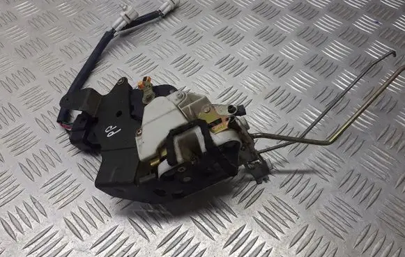 Suzuki Liana Front door lock 