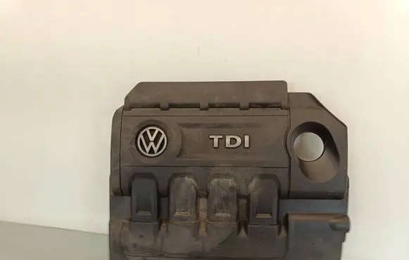 Volkswagen Golf VII Engine cover (trim)