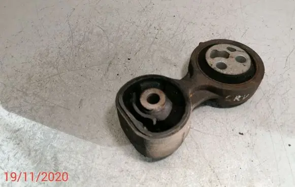 Honda CR-V Engine mount bracket