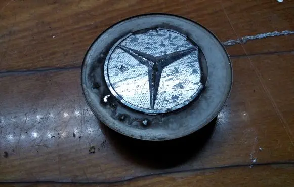 Mercedes-Benz E AMG W212 Original wheel cap A1704000025