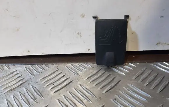 Audi A5 8T 8F ISOFIX cover 8T0887301