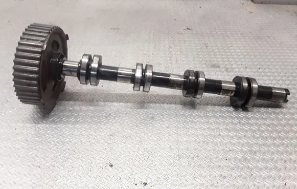Volkswagen Touran I Camshaft 