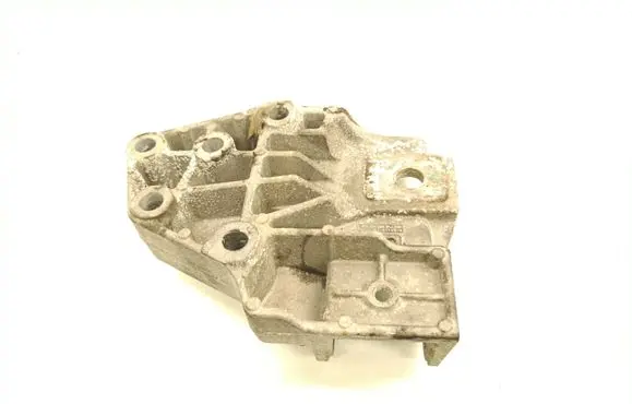 Engine mounting bracket