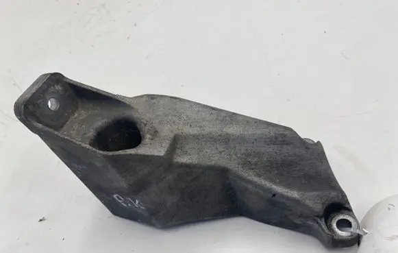 Audi A6 S6 C5 4B Engine mounting bracket 8D0199307P