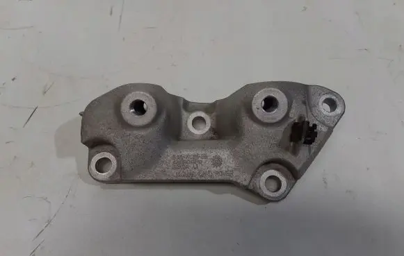 Jaguar E-Pace Gearbox mounting bracket EJ327M125AB