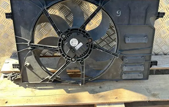 Volkswagen PASSAT B8 Electric radiator cooling fan 5Q0121207J