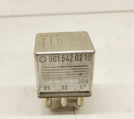 Mercedes-Benz COMPAKT W115 Other relay 0015420219