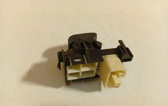 Toyota Yaris Electric window control switch