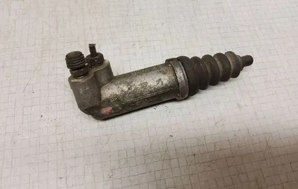Audi 80 90 B3 Clutch slave cylinder 893721261A