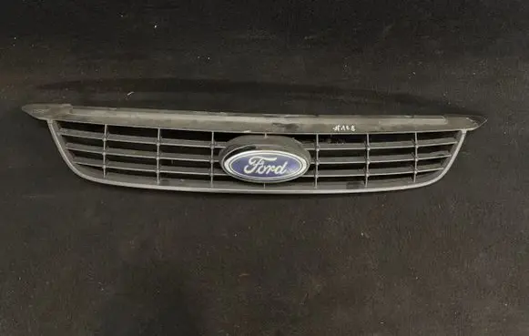 Ford Focus Front bumper upper radiator grill 8M518200