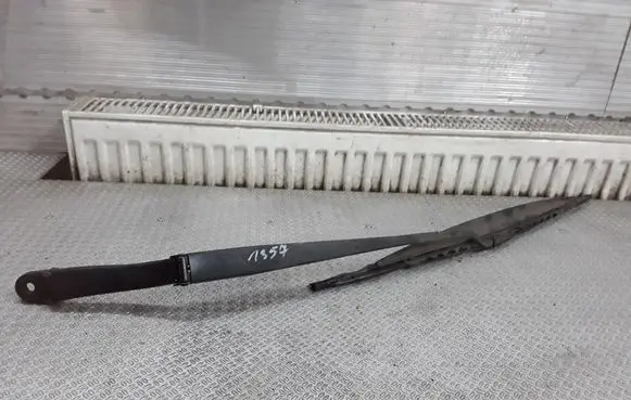 Windshield/front glass wiper blade