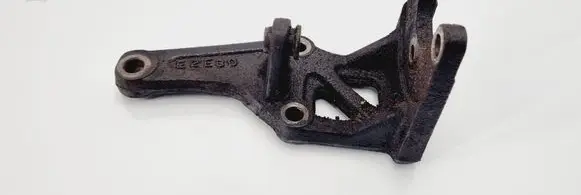 KIA Carnival Power steering pump mounting bracket E2E30
