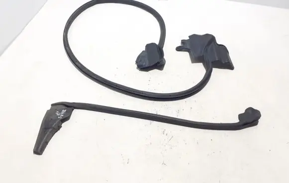 Tesla Model S Front door rubber seal 6009593